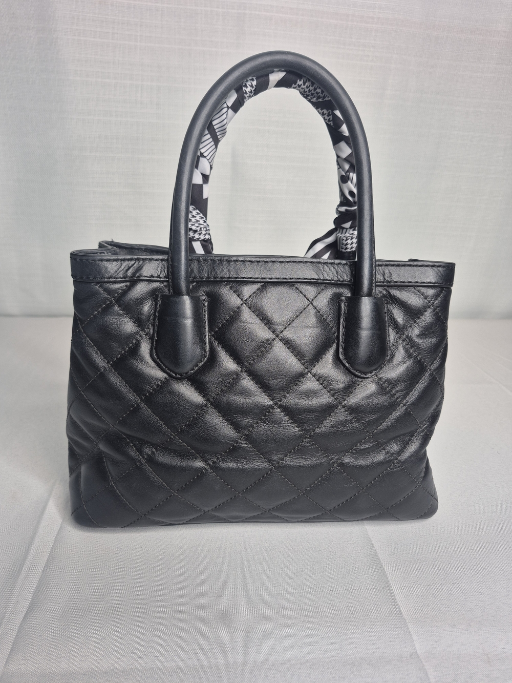 Michael Kors Black Quilted Top-Handle Bag with Printed Scarf - Picture 4 of 17